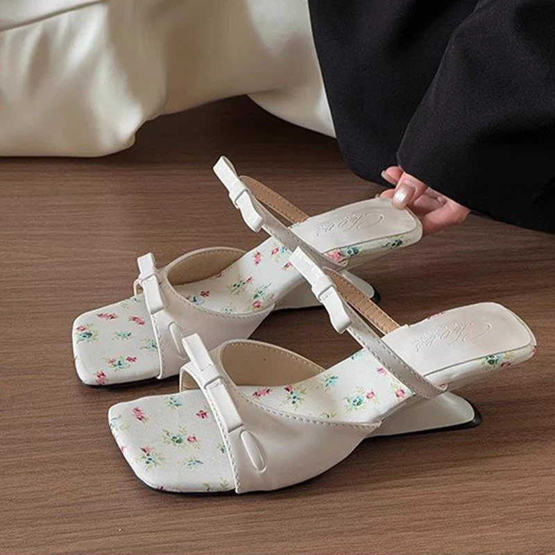 Женские тапочки с бантом, модные сандалии на каблуке, модельные туфли на массивном каблуке, летние пикантные дизайнерские женские туфли-лодочки 2024, роскошные Mujer De Zapatos
Женские тапочки с бантом, модные сандалии на каблуке, модельные туфли на массивном каблуке, летние пикантные дизайнерские женские туфли-лодочки 2024, роскошные Mujer De Zapatos