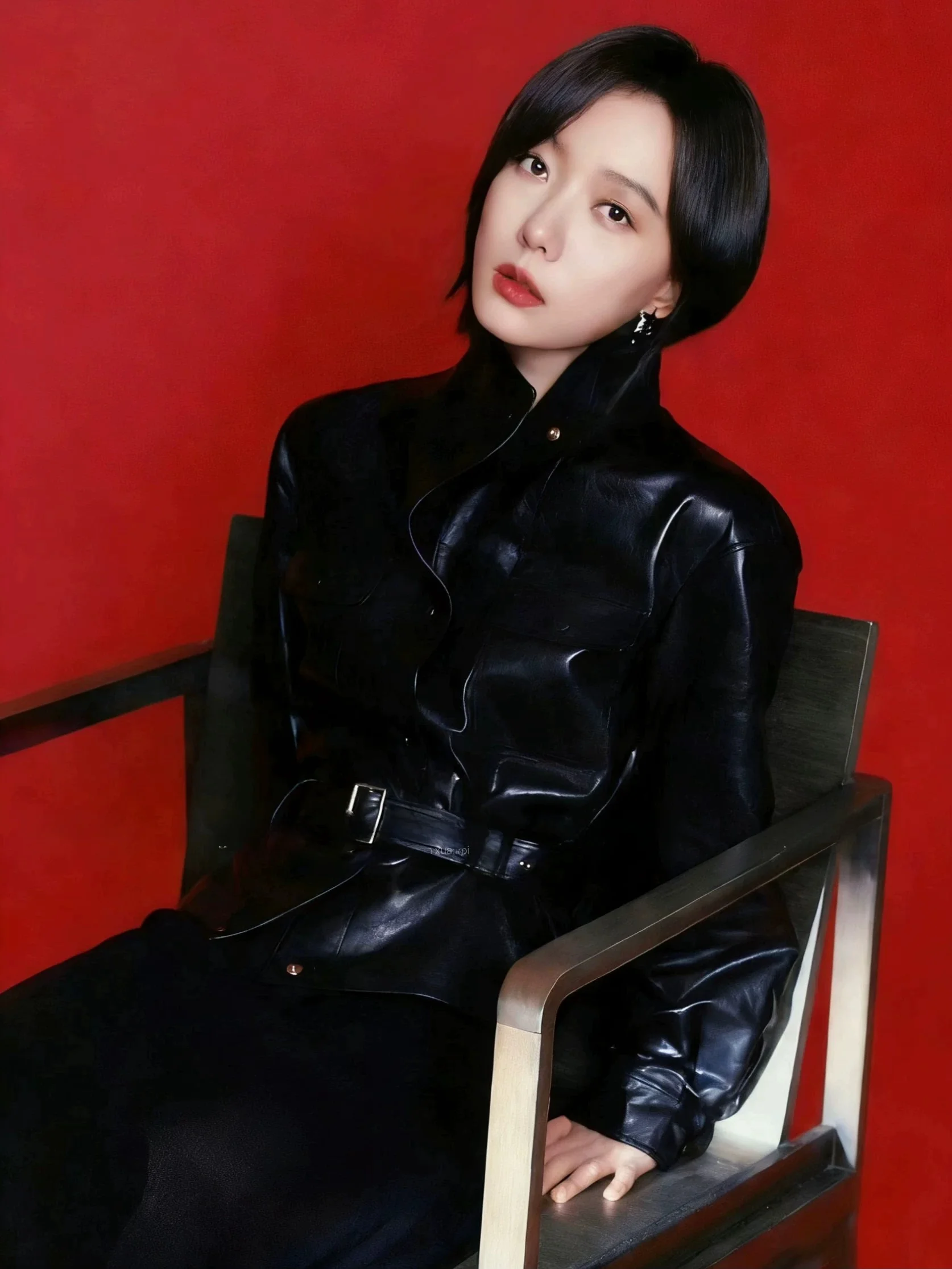 Ning 2025 New Sle Women's Leather Jaet Genuine eepskin Long Sve Zipper Closure Slim Fit Luxury Faion Coat
Ning 2025 New Sle Women's Leather Jaet Genuine eepskin Long Sve Zipper Closure Slim Fit Luxury Faion Coat