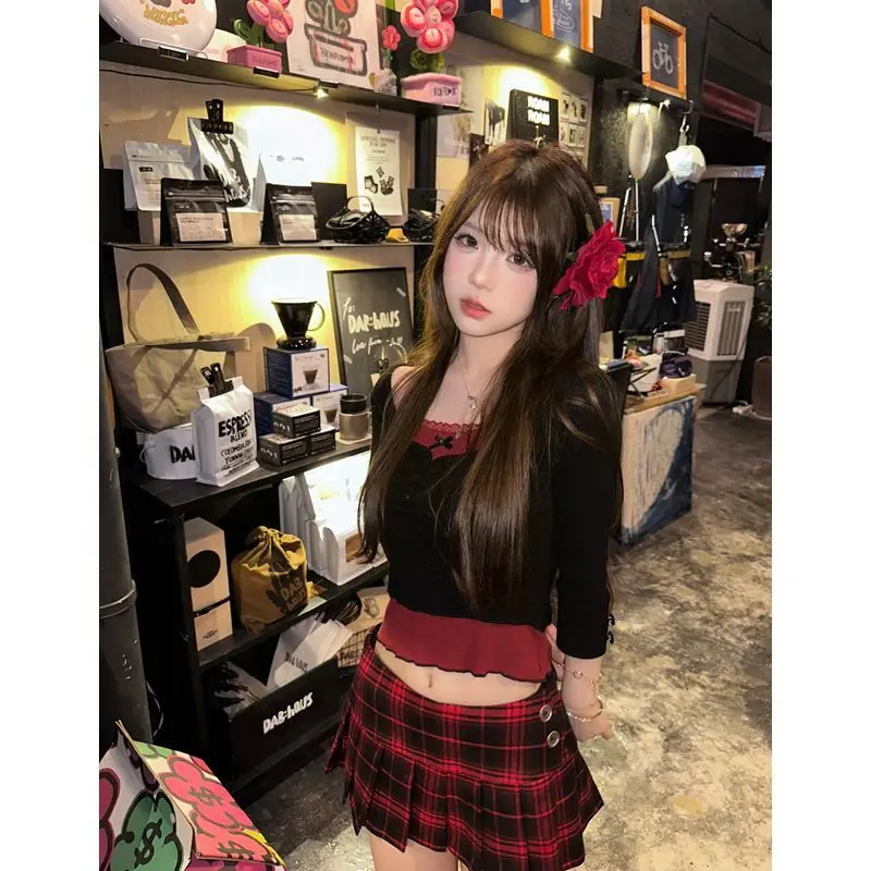 2025 Spring Women Sexy Slim Pleated Skirt Two Pieces Set Red Black Plaid Mini Skirt Long-sleeved Shirt Fashion Women Clothing
2025 Spring Women Sexy Slim Pleated Skirt Two Pieces Set Red Black Plaid Mini Skirt Long-sleeved Shirt Fashion Women Clothing
