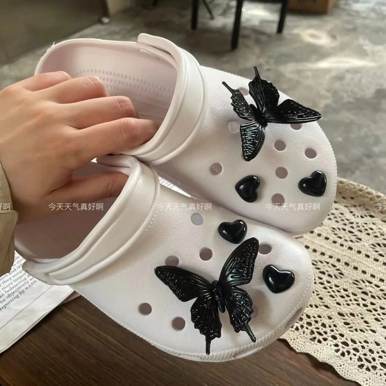 Black Flowers Butterfly Shoe Charms for Crocs Accessories Women Sandals Buckle Kids Pins Men Decoration for Girls Gift
Black Flowers Butterfly Shoe Charms for Crocs Accessories Women Sandals Buckle Kids Pins Men Decoration for Girls Gift
