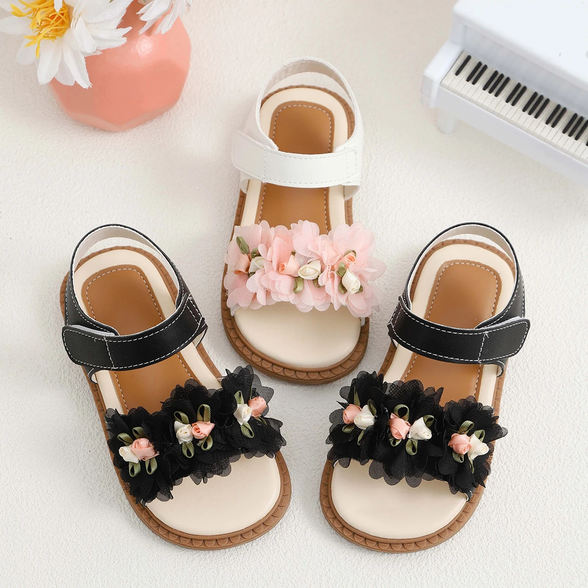 Little Girls Floral Strap Sandals 2026 New Summer Kids Barefoot Beach Sandals Non-slip Trendy Princess Girls Party Daily Wear
Little Girls Floral Strap Sandals 2026 New Summer Kids Barefoot Beach Sandals Non-slip Trendy Princess Girls Party Daily Wear