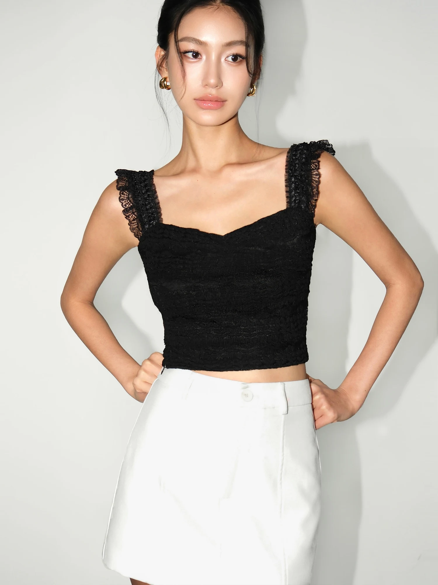 NEVA HU Lace Strap Vest Short Sleeveless Women's Fashionable Casual Style Slim Fit Top Attracting Attention Rule
NEVA HU Lace Strap Vest Short Sleeveless Women's Fashionable Casual Style Slim Fit Top Attracting Attention Rule
