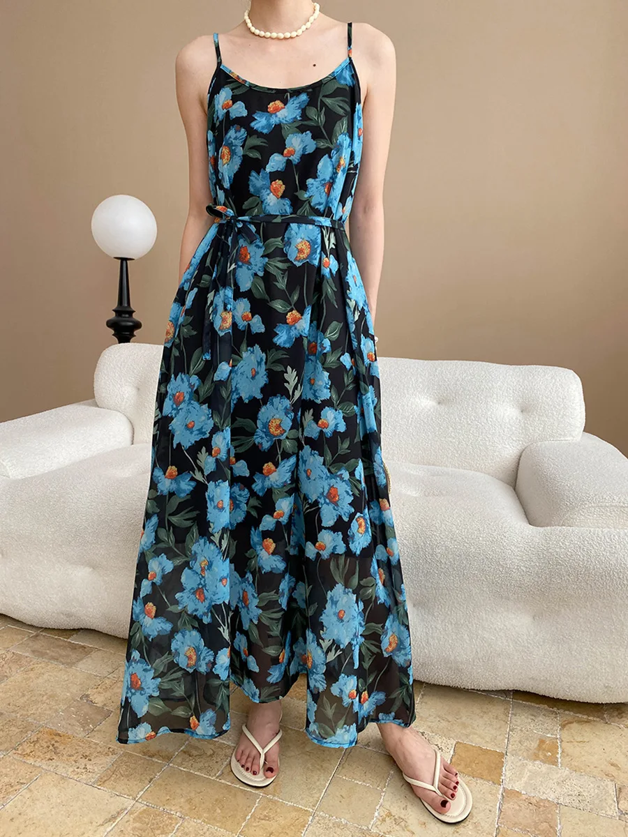 French Retro Oil Paint Floral Print Dress 2025 Summer Tie Waist Sleeveless Suspender Dresses Ladies Casual Beach Holiday Dress
French Retro Oil Paint Floral Print Dress 2025 Summer Tie Waist Sleeveless Suspender Dresses Ladies Casual Beach Holiday Dress