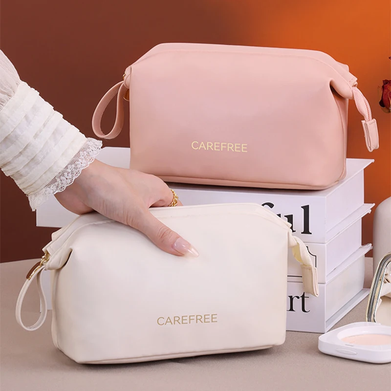 Новая высококачественная косметичка с буквенным принтом на молнии, маленькая дорожная сумка, водонепроницаемая сумка для хранения большой емкости, портативные простые квадратные женские сумки
Новая высококачественная косметичка с буквенным принтом на молнии, маленькая дорожная сумка, водонепроницаемая сумка для хранения большой емкости, портативные простые квадратные женские сумки