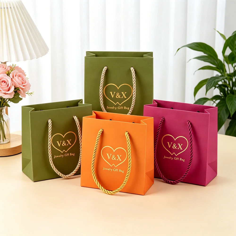 24/30/50pcs Custom Logo Jewelry Handle Bag 11.5x12x5.5cm Wedding Gift Packaging Game Card Perfume Oil Earrings Organizer Pouches
24/30/50pcs Custom Logo Jewelry Handle Bag 11.5x12x5.5cm Wedding Gift Packaging Game Card Perfume Oil Earrings Organizer Pouches