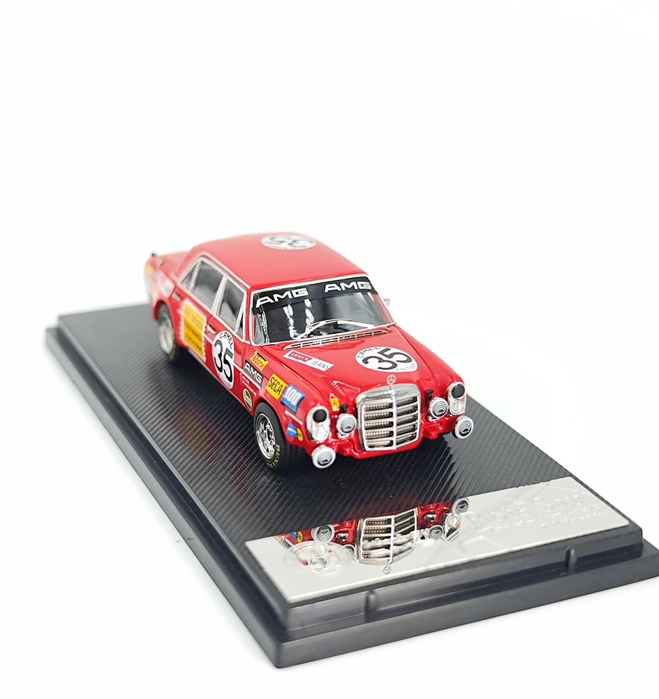 Mercedes Benz S Class W109 AMG 300SEL Red Pig 1 64 Alloy Car Model Toy Vintage Vehicle for Collectors
Mercedes Benz S Class W109 AMG 300SEL Red Pig 1 64 Alloy Car Model Toy Vintage Vehicle for Collectors
