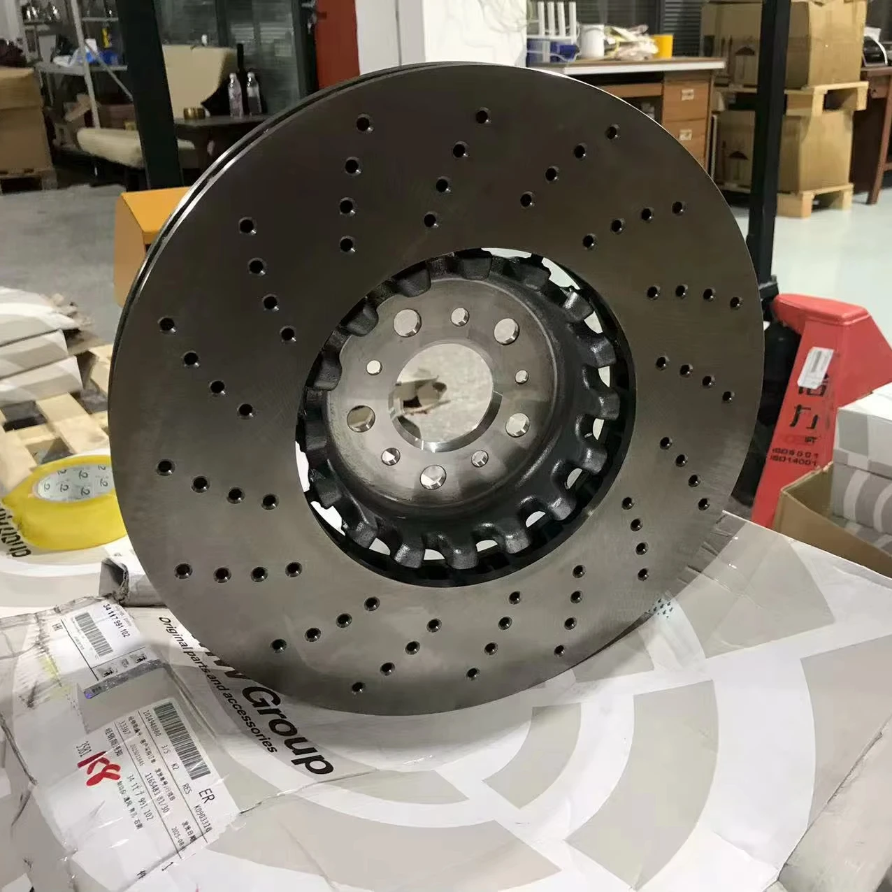 Лидер продаж, передние тормозные диски для BM W 5' серии M5 M6 F06 F10 F12 F13, тормозной ротор OE 34112284102
Лидер продаж, передние тормозные диски для BM W 5' серии M5 M6 F06 F10 F12 F13, тормозной ротор OE 34112284102