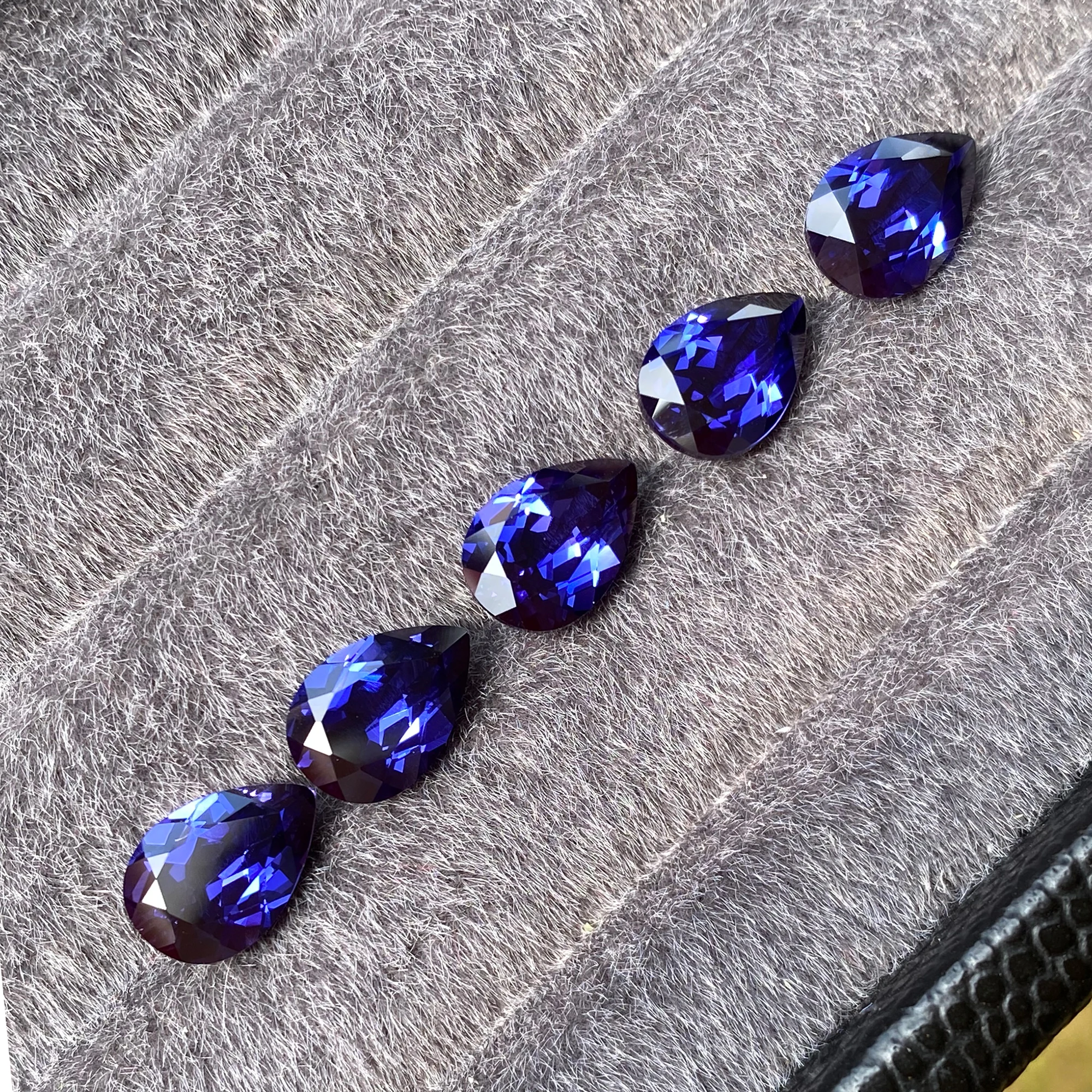 Eme jewe Lab Grown Sapphire Purplish Blue Pear Cut Gemstone For Charms Advanced Jewelry Making Materials With Certificate DIY
Eme jewe Lab Grown Sapphire Purplish Blue Pear Cut Gemstone For Charms Advanced Jewelry Making Materials With Certificate DIY