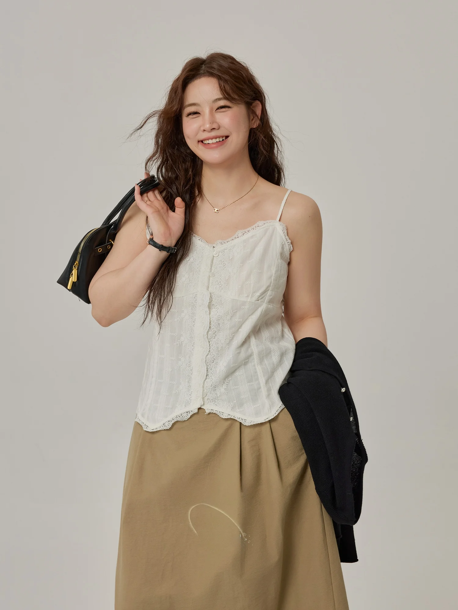 Monika plus Size Women's Lace Trim Camisole Tank Top Spring Summer Inner Wear Korean Style Loose Fit Button Splice Cotton
Monika plus Size Women's Lace Trim Camisole Tank Top Spring Summer Inner Wear Korean Style Loose Fit Button Splice Cotton