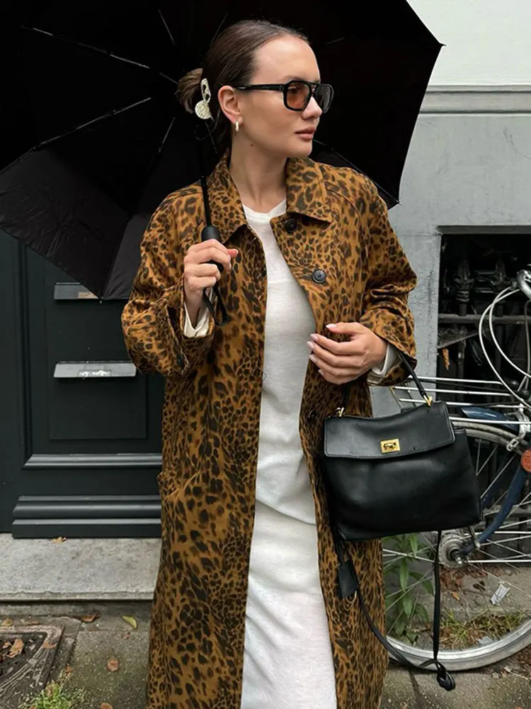Chic Leopard Print Lapel Loose Long Windbreak Women Casual Button With Pockets Long Sleeve Coat 2024 Autumn Official Outerwear
Chic Leopard Print Lapel Loose Long Windbreak Women Casual Button With Pockets Long Sleeve Coat 2024 Autumn Official Outerwear
