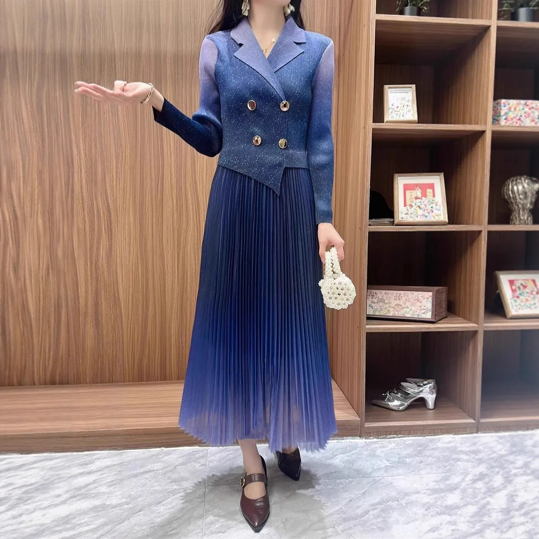 Miyake Fashion Gradient Dress Women's Suit Collar Long Sleeve Fake Two Piece Pleated Dress 2025 Summer New Tide
Miyake Fashion Gradient Dress Women's Suit Collar Long Sleeve Fake Two Piece Pleated Dress 2025 Summer New Tide
