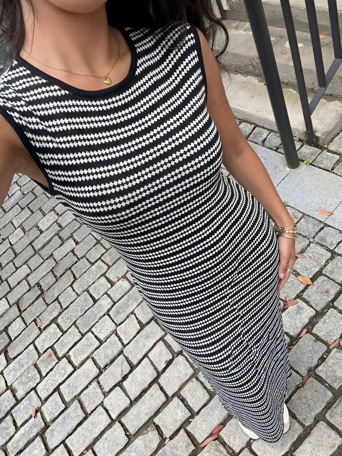 Women's Knitted Striped Casual Dresses Sexy Slim Sleeveless Maxi Dress Black White Color Blocking 2026 Summer Woman Clothing
Women's Knitted Striped Casual Dresses Sexy Slim Sleeveless Maxi Dress Black White Color Blocking 2026 Summer Woman Clothing