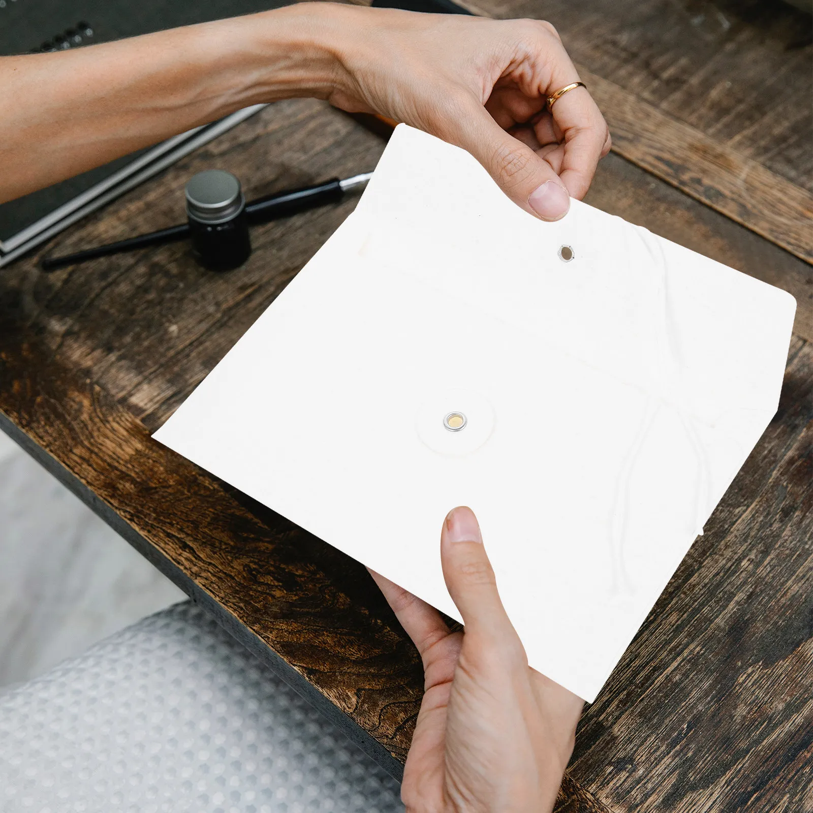Elegant Vintage Paper Envelopes Strong Fade-Resistant Invitation Envelopes for Weddings Birthdays Holidays Corporate Events
Elegant Vintage Paper Envelopes Strong Fade-Resistant Invitation Envelopes for Weddings Birthdays Holidays Corporate Events