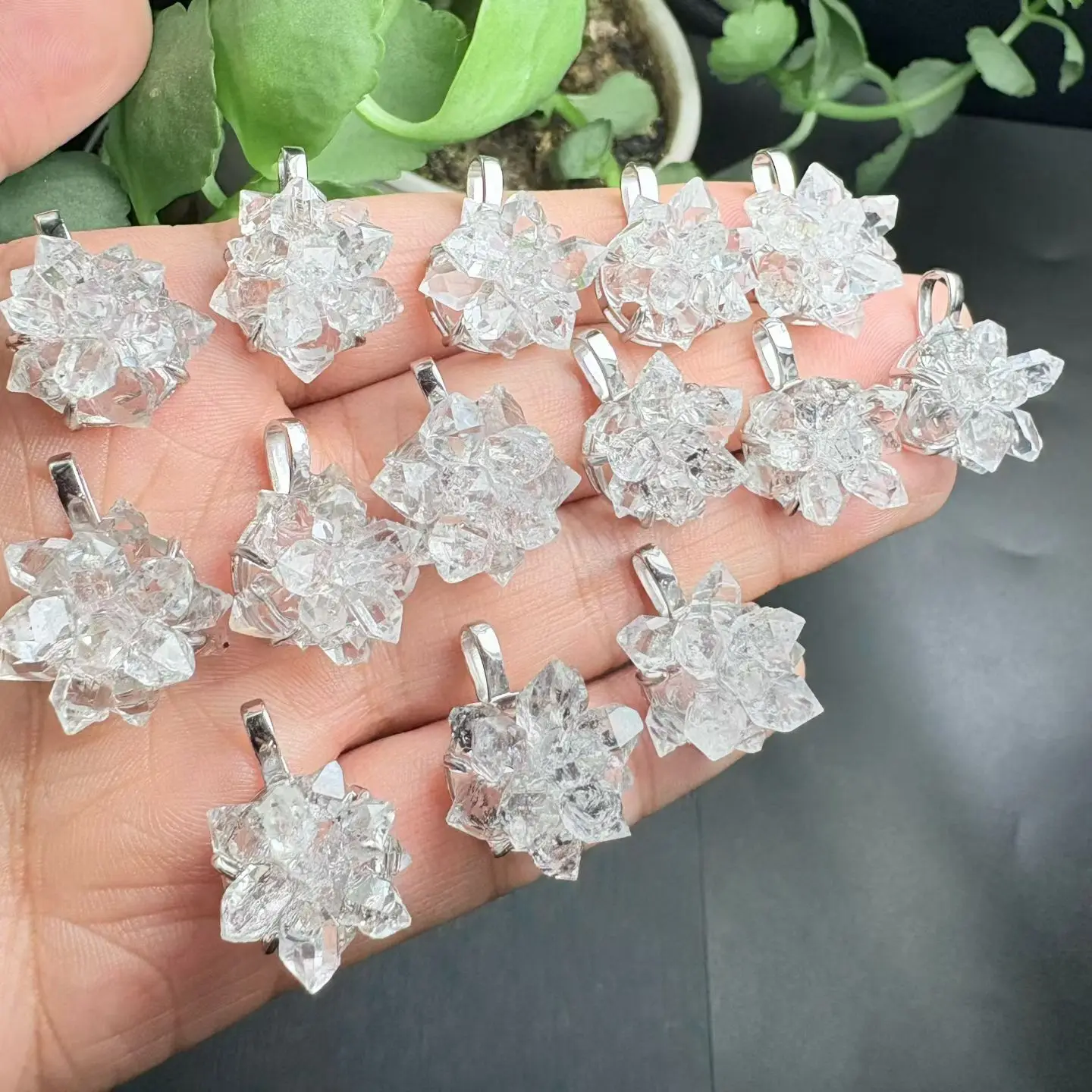 1 Pc Natural Black Herkimer Diamond Quartz Flower Pendant 925 Sterling Silver Reiki Helaing Stone Jewelry Gift For Women
1 Pc Natural Black Herkimer Diamond Quartz Flower Pendant 925 Sterling Silver Reiki Helaing Stone Jewelry Gift For Women