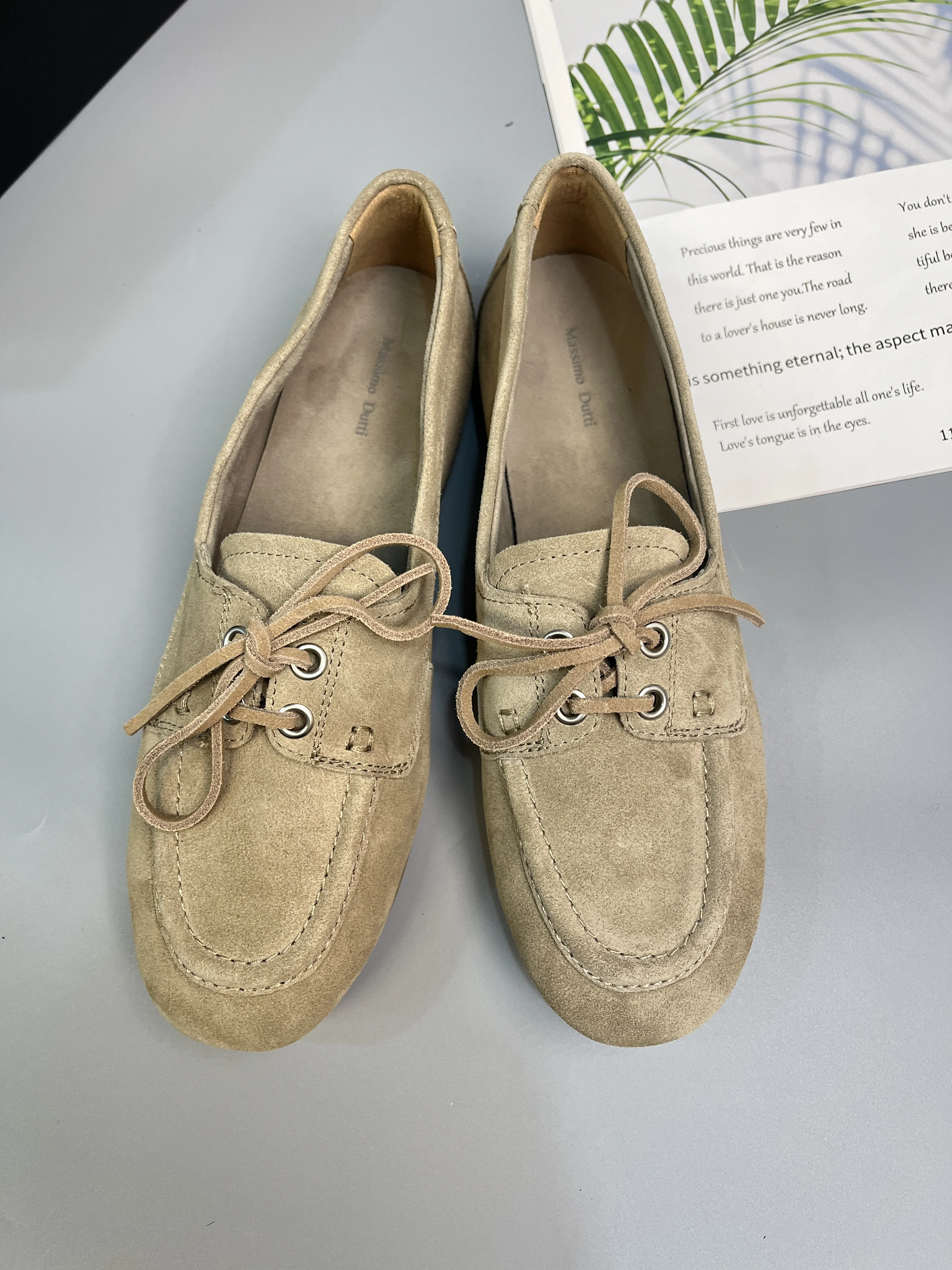 Повседневные женские кроссовки, винтажные универсальные верблюжьи замшевые лоферы из воловьей кожи, универсальные удобные лоферы на шнуровке на весну и осень
Повседневные женские кроссовки, винтажные универсальные верблюжьи замшевые лоферы из воловьей кожи, универсальные удобные лоферы на шнуровке на весну и осень