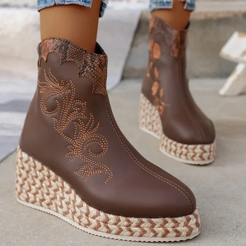 New Women's Platform Boots 2023 Winter Ankle Boot Quality Women Shoes Zip Embroidery Female Heels Retro Lady Booties Botas Mujer
New Women's Platform Boots 2023 Winter Ankle Boot Quality Women Shoes Zip Embroidery Female Heels Retro Lady Booties Botas Mujer