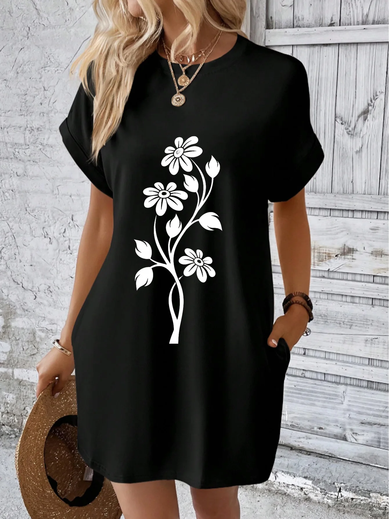 Fashion women's black crew neck dress, premium Sorona fabric, with white daisy print, stylish and versatile.
Fashion women's black crew neck dress, premium Sorona fabric, with white daisy print, stylish and versatile.