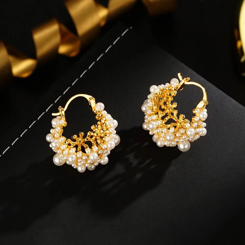 Korean Style Pearl Ear Buckle Pearl Earrings Personality Water Drop Shape Drop Earrings Temperament Hollow Ear Hook Party
Korean Style Pearl Ear Buckle Pearl Earrings Personality Water Drop Shape Drop Earrings Temperament Hollow Ear Hook Party