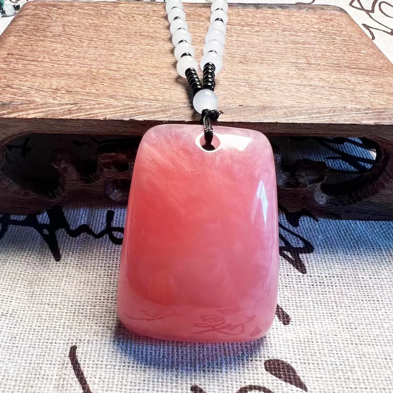 Haiyun pendant meets sunlight ultraviolet discoloration Buddha brave pendant
Haiyun pendant meets sunlight ultraviolet discoloration Buddha brave pendant