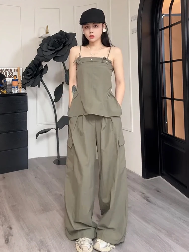 Korean style fashion design slimming camisole top high waisted wide leg cargo pants women's trendy street two-piece set
Korean style fashion design slimming camisole top high waisted wide leg cargo pants women's trendy street two-piece set