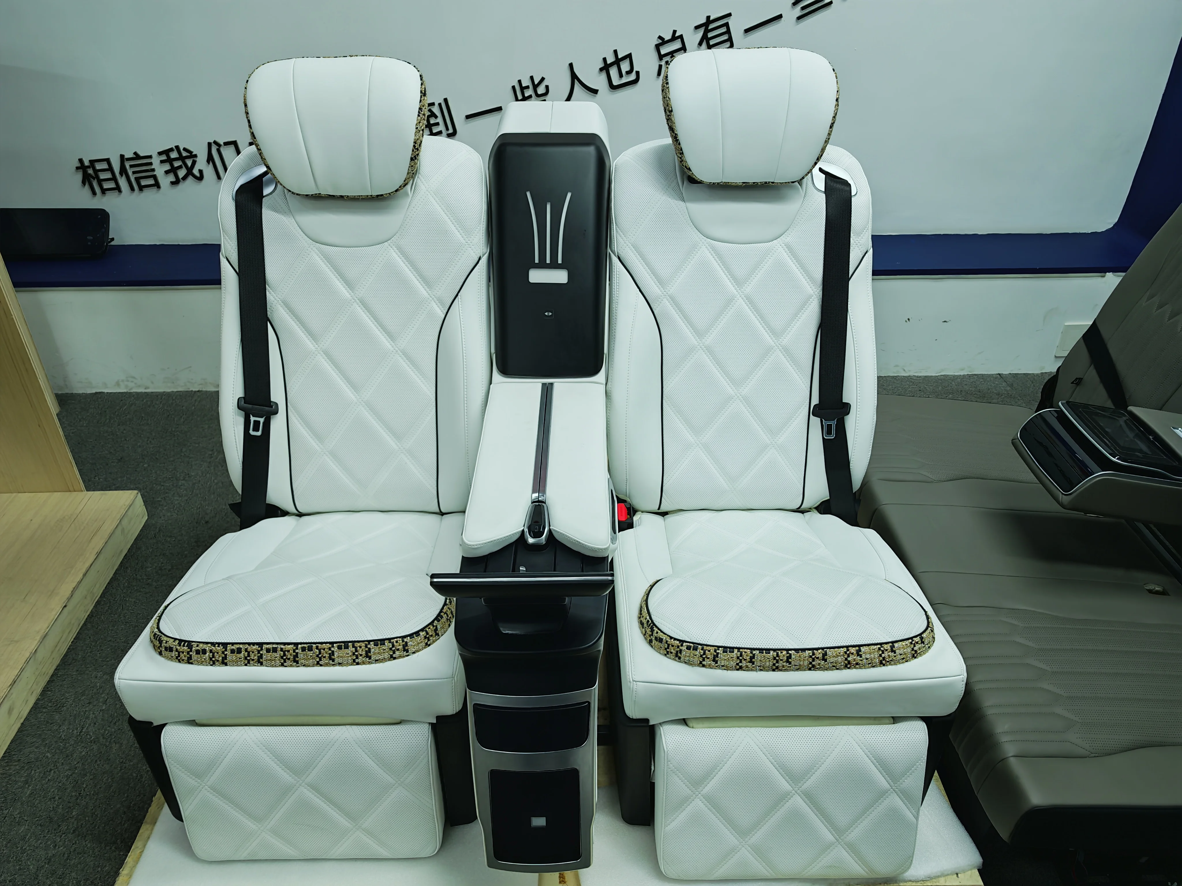 Hot Sale W447 Vito V-class for Metris Hiace Sprinter Van Accessories Upgrade Luxury Modified Reclining Electric Rotation Car S
Hot Sale W447 Vito V-class for Metris Hiace Sprinter Van Accessories Upgrade Luxury Modified Reclining Electric Rotation Car S