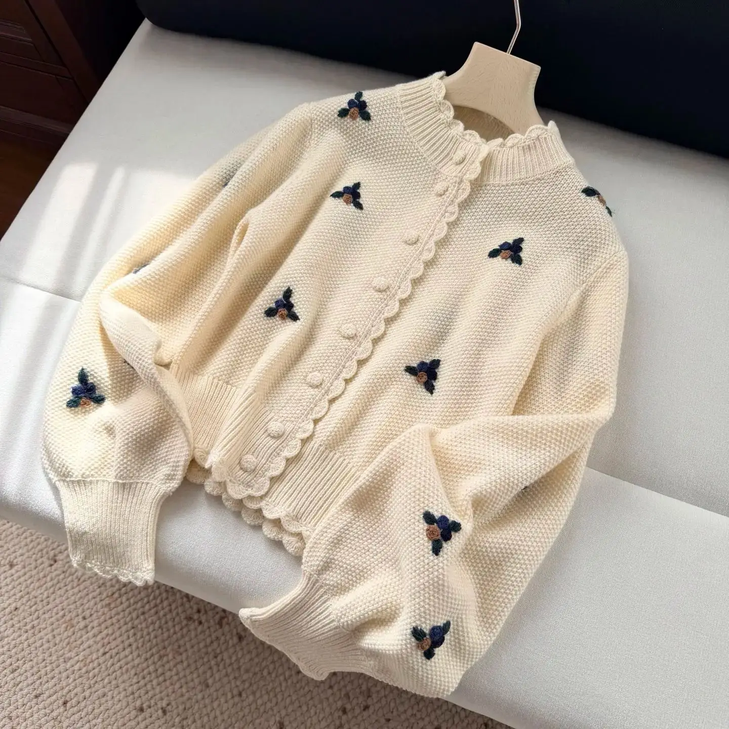 Women Flower embroidered knitted cardigan sweater fashion long sleeve knit sweater jacket
Women Flower embroidered knitted cardigan sweater fashion long sleeve knit sweater jacket