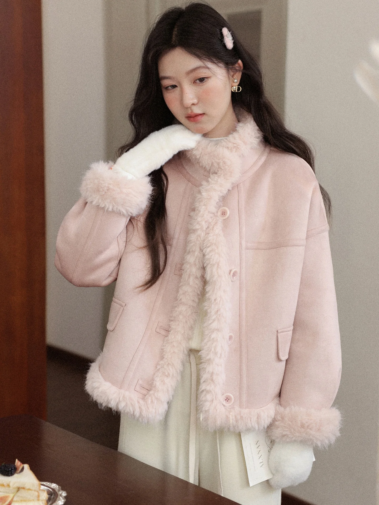 Женская осенне-зимняя утепленная куртка из замши с интегрированным мехом из розового ягненка Southward Deer Warm Wind S, элегантная.
Женская осенне-зимняя утепленная куртка из замши с интегрированным мехом из розового ягненка Southward Deer Warm Wind S, элегантная.