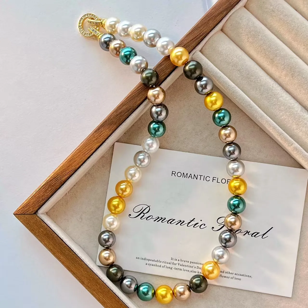 New Style Vintage Color Malachite Green Tahitian Morandi Shell Pearl Necklace Collarbone 
New Style Vintage Color Malachite Green Tahitian Morandi Shell Pearl Necklace Collarbone