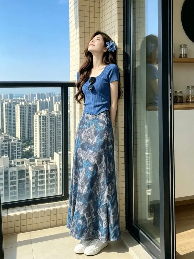 Gentle Korean Style Women's Two-Piece Set Short Sleeve T-Shirt And Watercolor Print Skirt Loose Fit Casual Summer Outfit
Gentle Korean Style Women's Two-Piece Set Short Sleeve T-Shirt And Watercolor Print Skirt Loose Fit Casual Summer Outfit