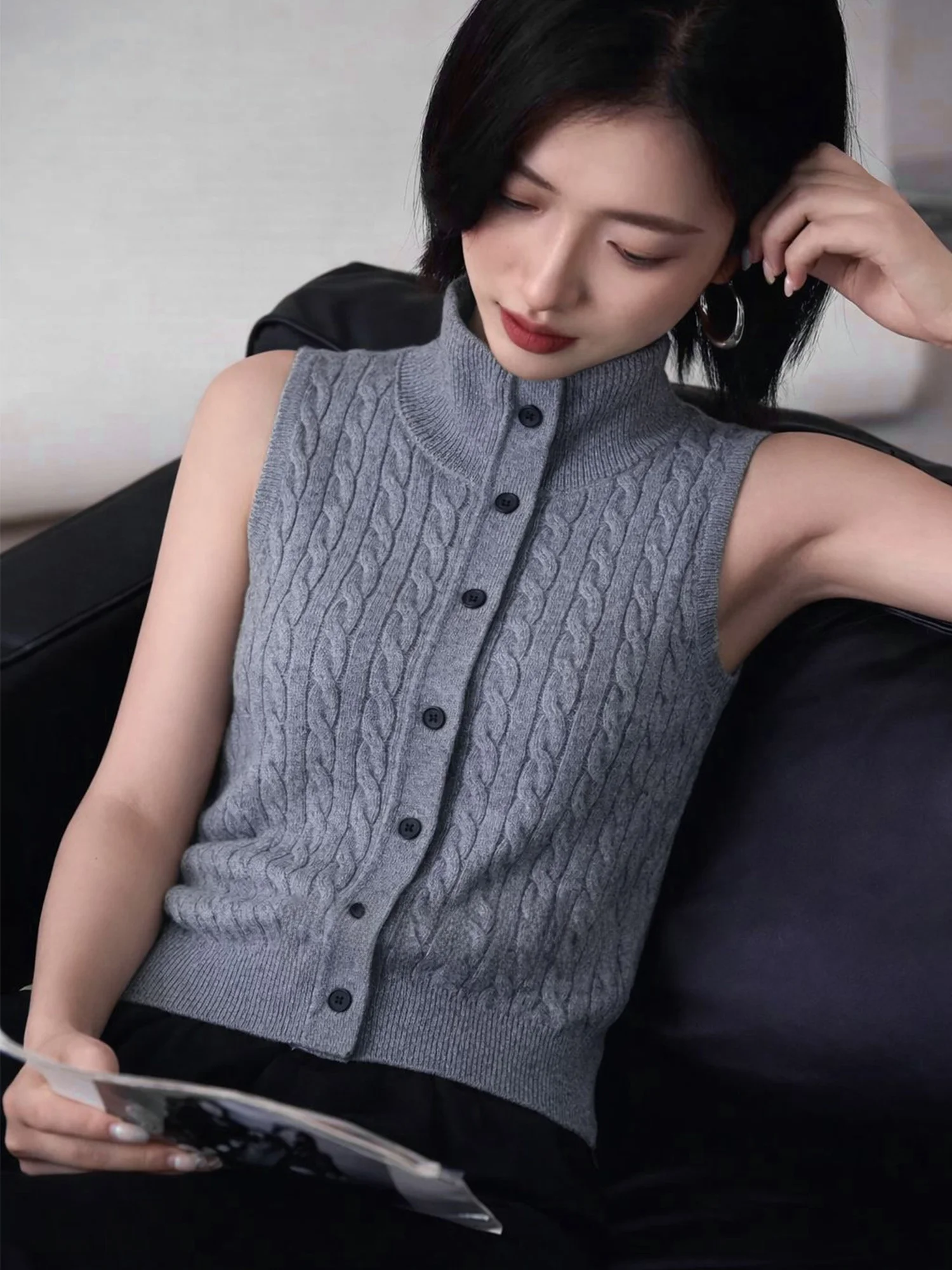 Ретро-кардиган-жилет из шерстяной вязки с геометрическим узором, женский, с воротником-стойкой, приталенный, универсальный, весенний вязаный топ
Ретро-кардиган-жилет из шерстяной вязки с геометрическим узором, женский, с воротником-стойкой, приталенный, универсальный, весенний вязаный топ