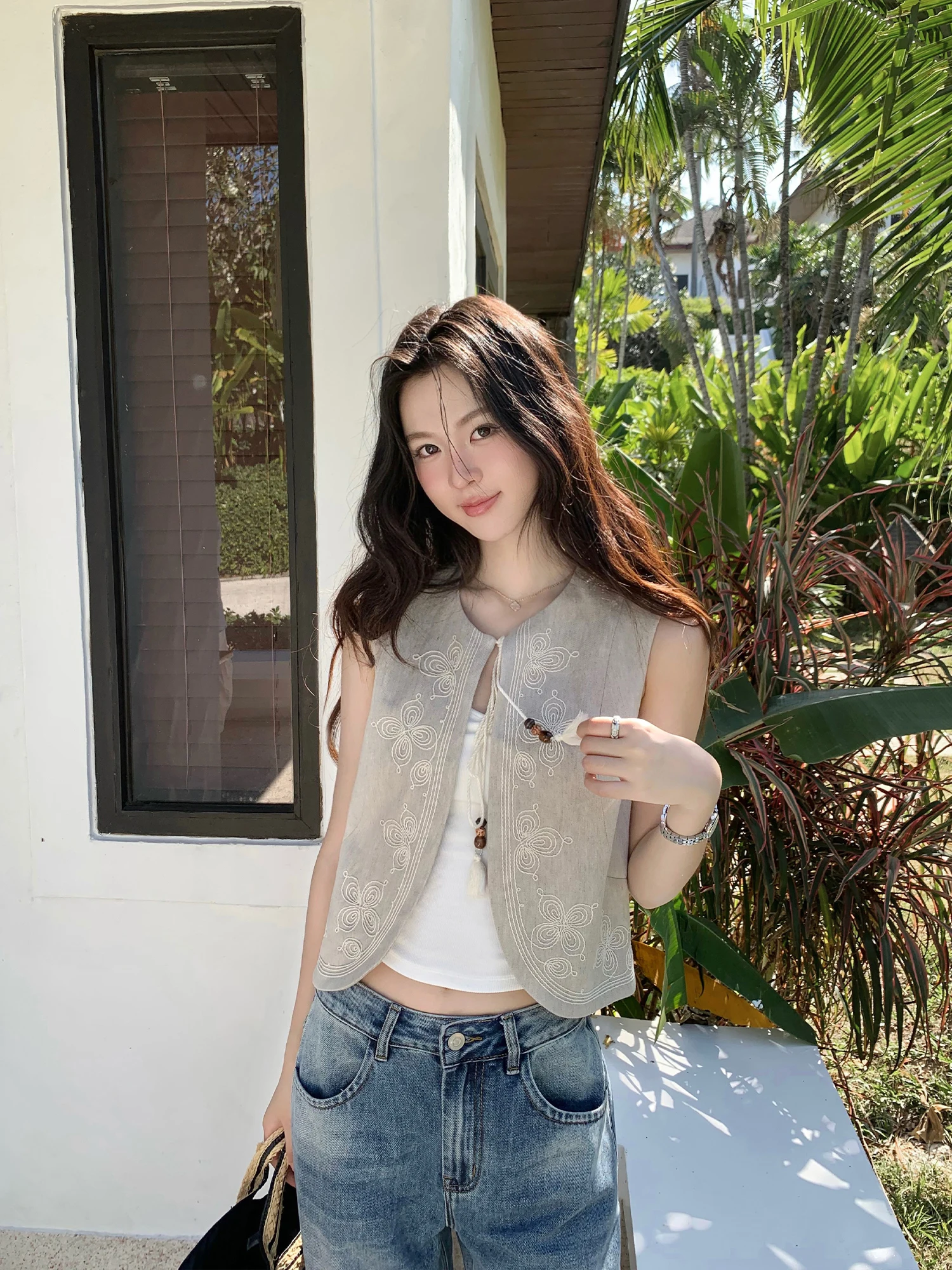 Pusumede Ethnic Style Series Retro Embroidered Women's Sleeveless Vest Outerwear Texture Feel Cardigan Top round Neck Single ...
Pusumede Ethnic Style Series Retro Embroidered Women's Sleeveless Vest Outerwear Texture Feel Cardigan Top round Neck Single ...