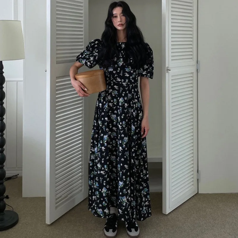 Womens Dress 2026 Spring Summer New Style French Retro Temperament Short Sleeved Floral Dress Casual Fashion Wear
Womens Dress 2026 Spring Summer New Style French Retro Temperament Short Sleeved Floral Dress Casual Fashion Wear