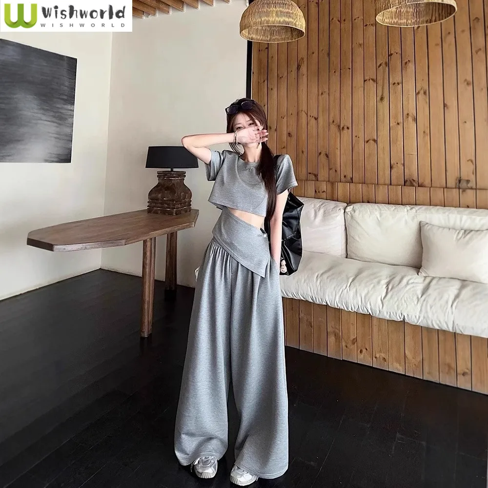 Fashion Suit Women's 2025 Spring and Summer New High Waist Slimming Casual Top T-shirt Loose Wide Leg Pants Set
Fashion Suit Women's 2025 Spring and Summer New High Waist Slimming Casual Top T-shirt Loose Wide Leg Pants Set