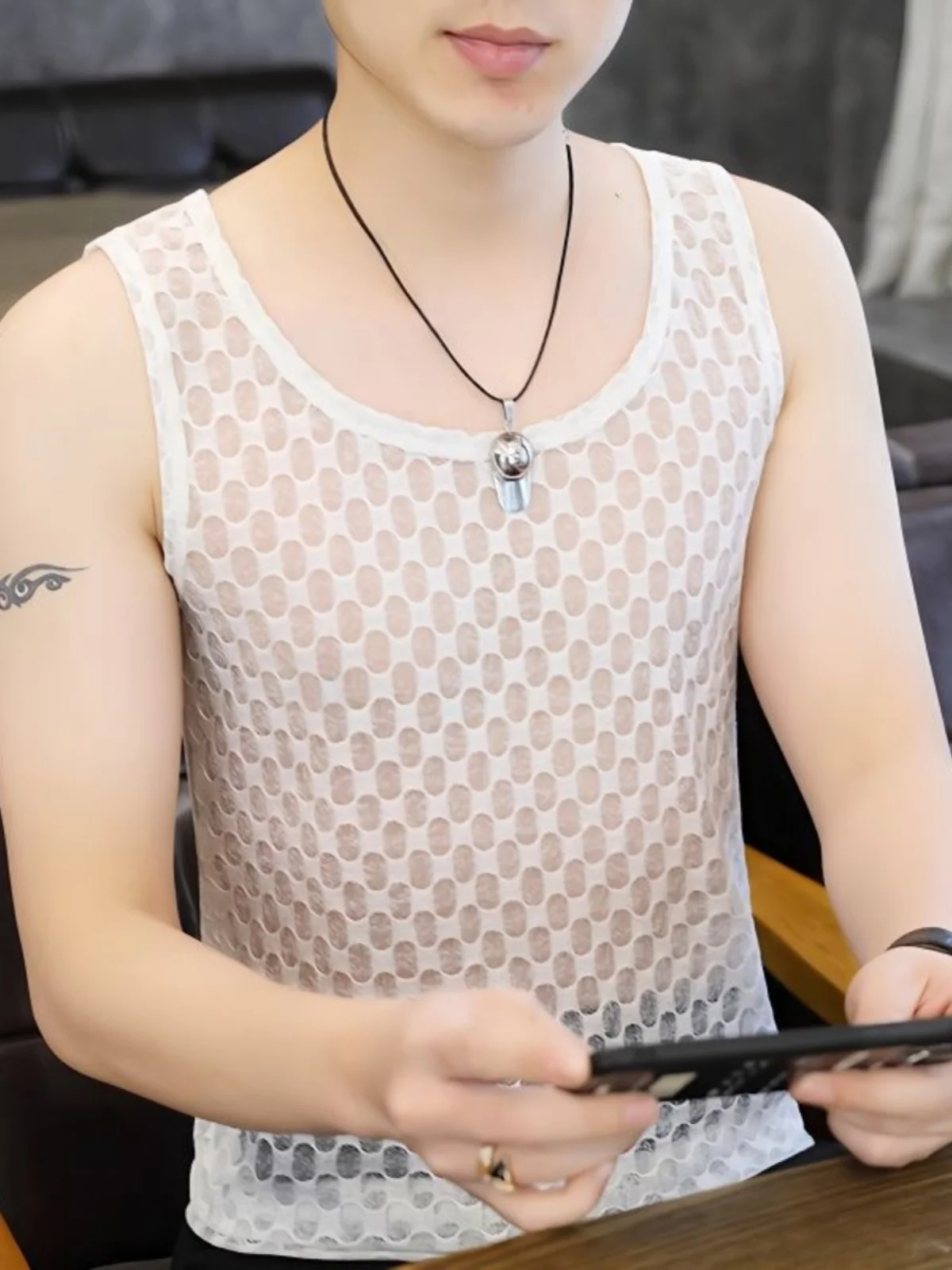 Ice Silk Slim Fit Vest Men's round Ne Tight Me Sexy Trendy Korean Version Hollow out Breathable Summer New Arrival
Ice Silk Slim Fit Vest Men's round Ne Tight Me Sexy Trendy Korean Version Hollow out Breathable Summer New Arrival