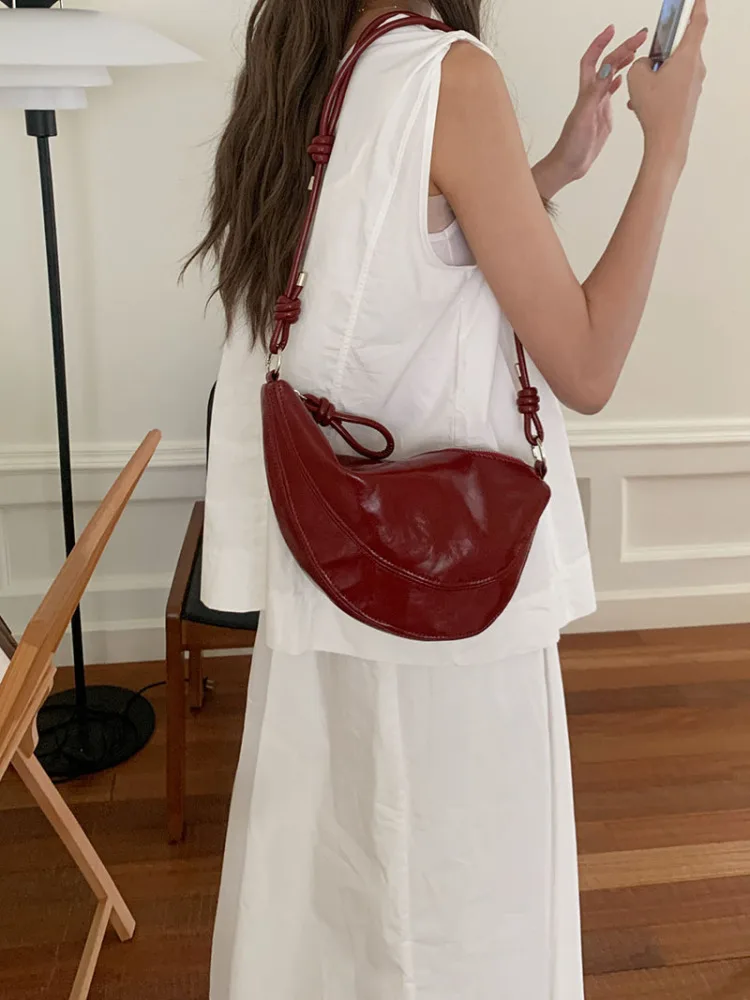 Повседневная летняя сумка 2024, модная простая седельная сумка, женская сумка через плечо под мышками, мягкая сумка из искусственной кожи с пончиком, сумка на одно плечо
Повседневная летняя сумка 2024, модная простая седельная сумка, женская сумка через плечо под мышками, мягкая сумка из искусственной кожи с пончиком, сумка на одно плечо