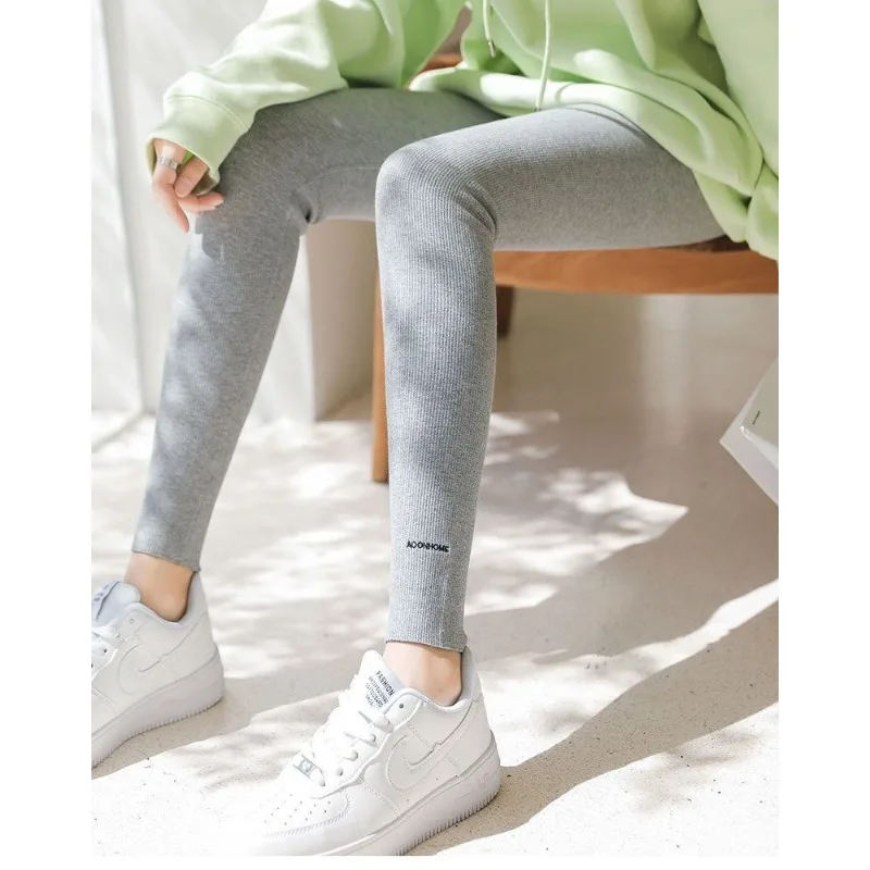 Зимние леггинсы для женской верхней одежды, новые утягивающие осенние облегающие брюки с высокой талией и вышивкой, бархатные утолщенные облегающие теплые брюки
Зимние леггинсы для женской верхней одежды, новые утягивающие осенние облегающие брюки с высокой талией и вышивкой, бархатные утолщенные облегающие теплые брюки