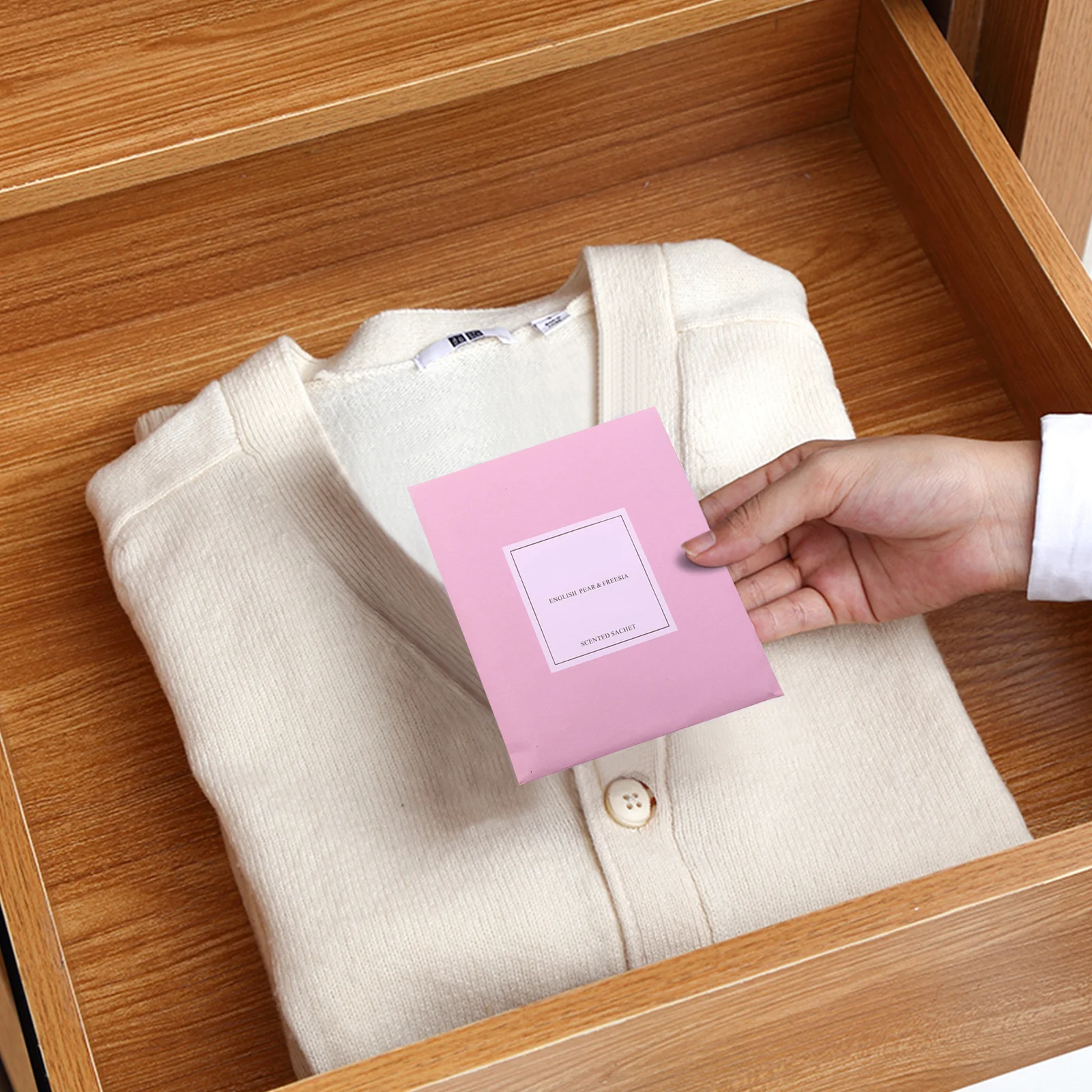 3Pcs Deodorant Sachets Perfumed Bags Home Fragrance for Closet Drawers Wardrobe Car Freshener Long-Lasting Floral Scent
3Pcs Deodorant Sachets Perfumed Bags Home Fragrance for Closet Drawers Wardrobe Car Freshener Long-Lasting Floral Scent