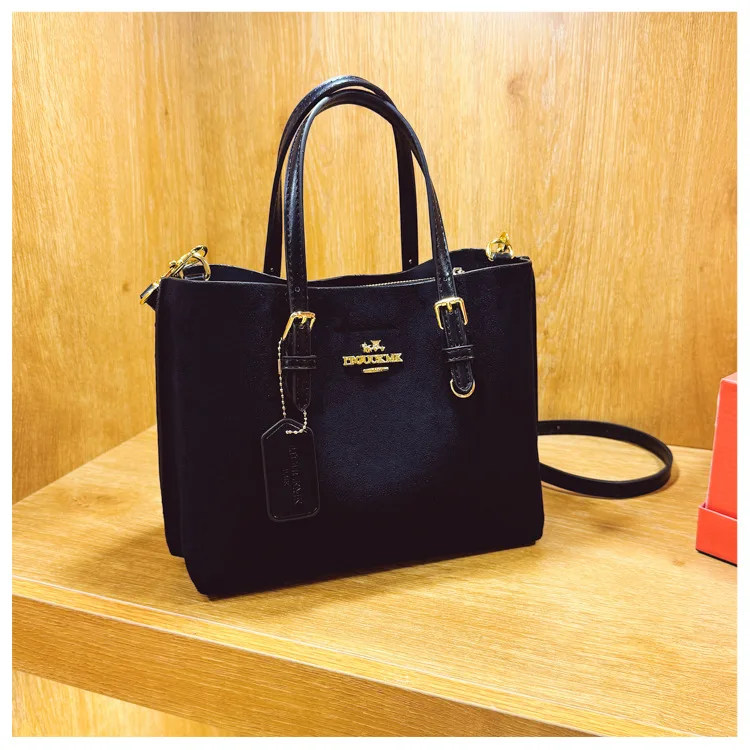 Матовая квадратная сумка шоколада 2026, маленькая женская сумочка с верхней ручкой, универсальная сумка через плечо на каждый день
Матовая квадратная сумка шоколада 2026, маленькая женская сумочка с верхней ручкой, универсальная сумка через плечо на каждый день