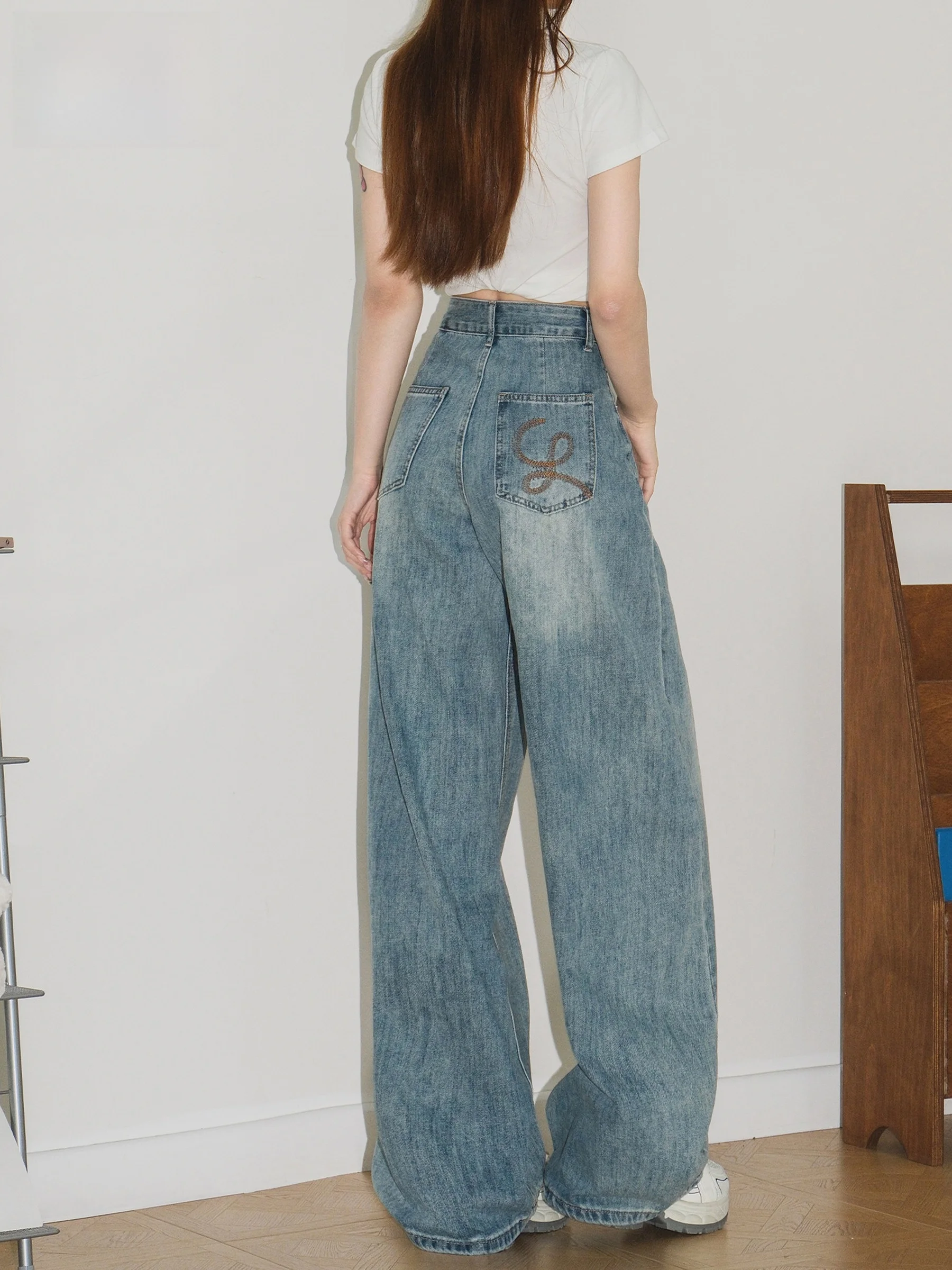 Loose Wide Leg American Style Denim Jeans Women's High Waist Loose Fit Summer Slimming Straight Leg Pants Casual Spring
Loose Wide Leg American Style Denim Jeans Women's High Waist Loose Fit Summer Slimming Straight Leg Pants Casual Spring