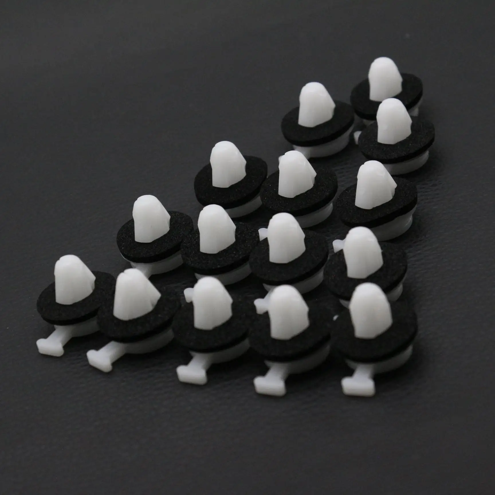 15 Pcs White Windshield Pillar Trim Retainer Clips With Sealer For Land Rover LR3 LR4 Sport 2005-2016 LR034389 Fastener Kit
15 Pcs White Windshield Pillar Trim Retainer Clips With Sealer For Land Rover LR3 LR4 Sport 2005-2016 LR034389 Fastener Kit