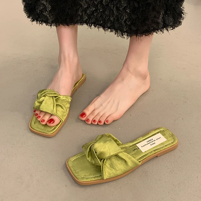 High-end Women's Slippers 2025 Summer New Solid Color Non-slip Women's Shoes Outdoor Size 35-42 Versatile Trendy Slippers
High-end Women's Slippers 2025 Summer New Solid Color Non-slip Women's Shoes Outdoor Size 35-42 Versatile Trendy Slippers