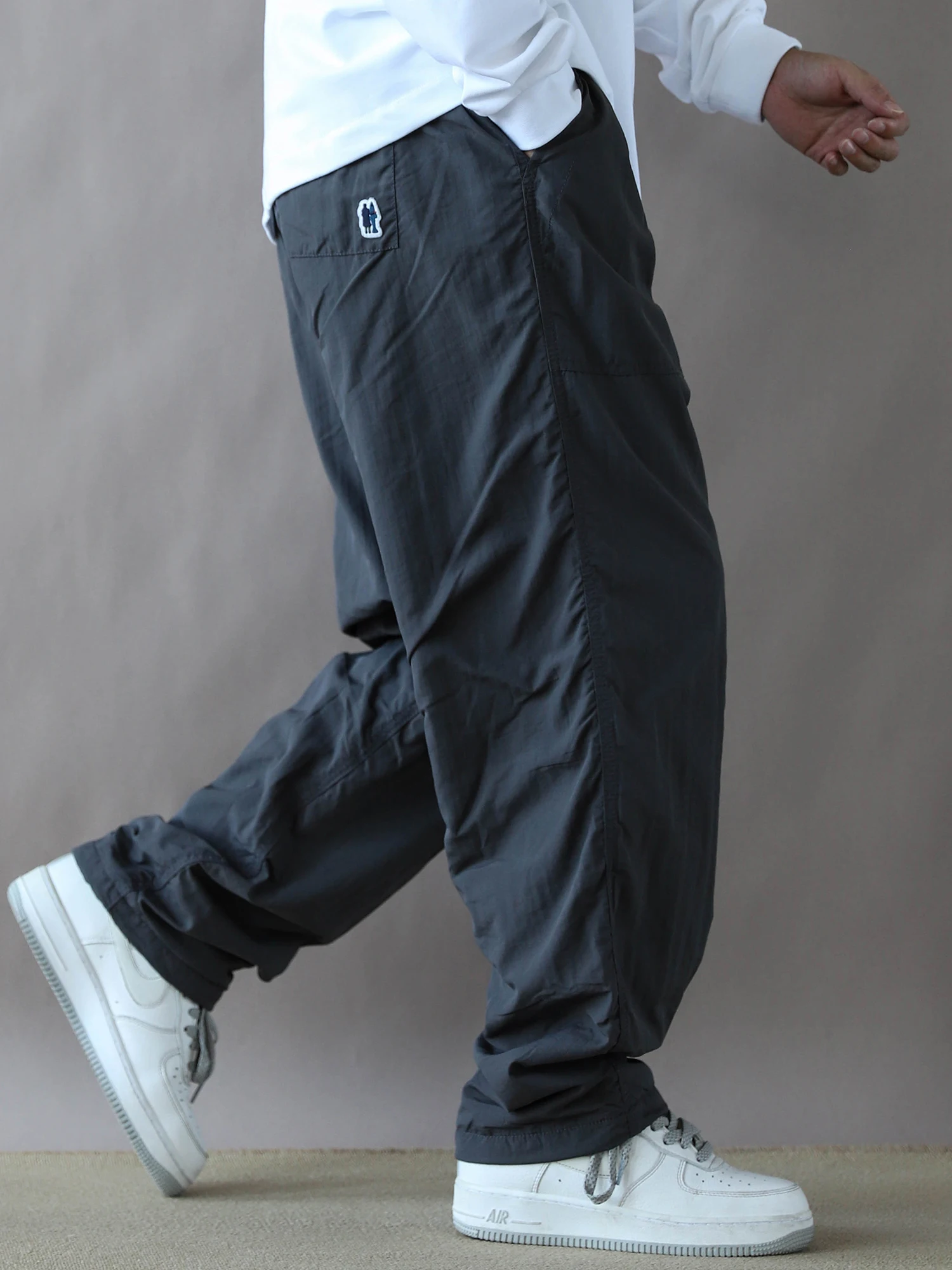 Утепленные повседневные брюки для мужчин: свободные, прямого кроя, для спорта и города, в американском стиле, простые и стильные.
Утепленные повседневные брюки для мужчин: свободные, прямого кроя, для спорта и города, в американском стиле, простые и стильные.