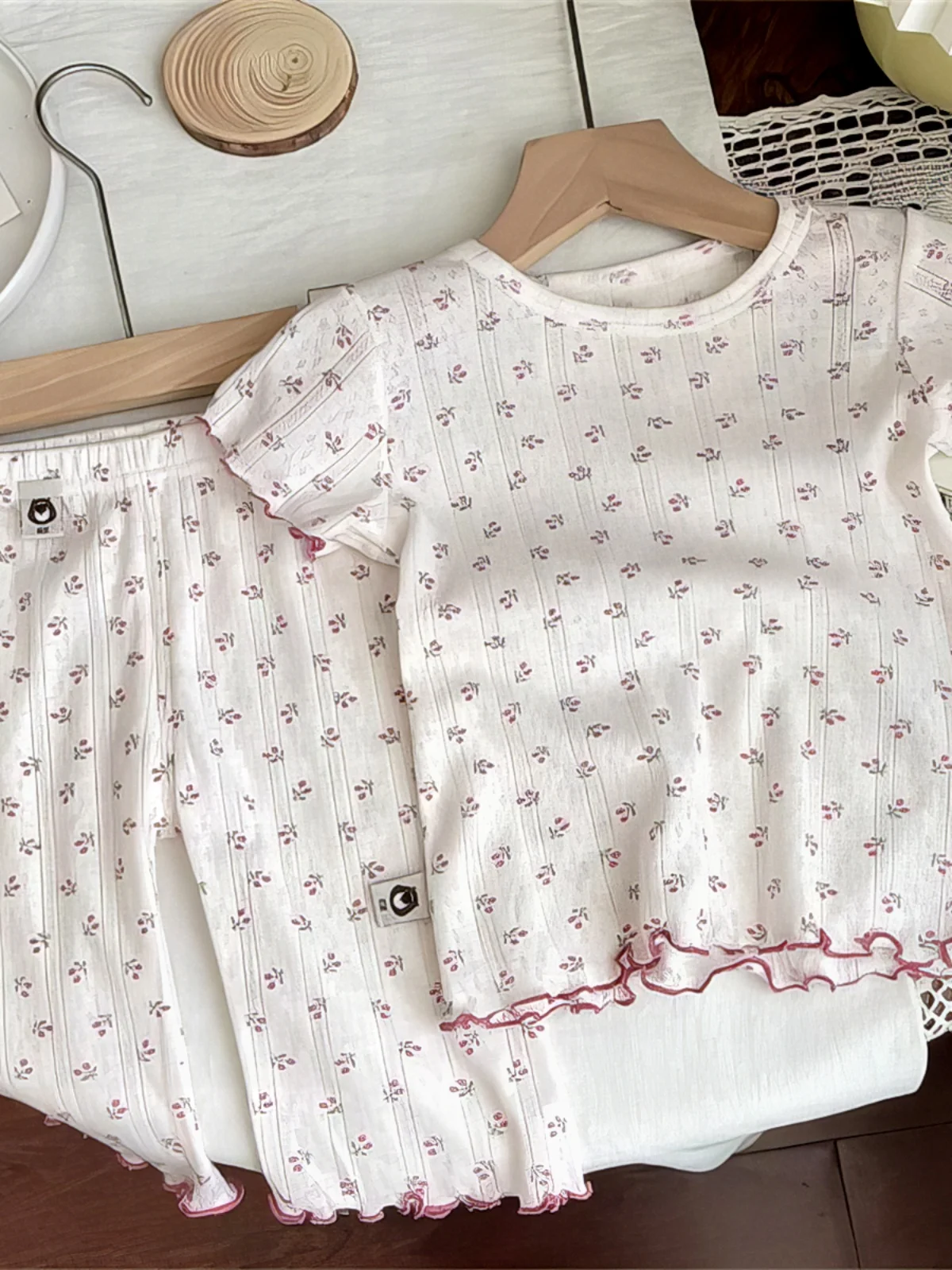 Faionable Floral Hollow out ort Sve Seven-Foot Pants for Kids New Arrival Summer Sle Small Children's Apparel
Faionable Floral Hollow out ort Sve Seven-Foot Pants for Kids New Arrival Summer Sle Small Children's Apparel