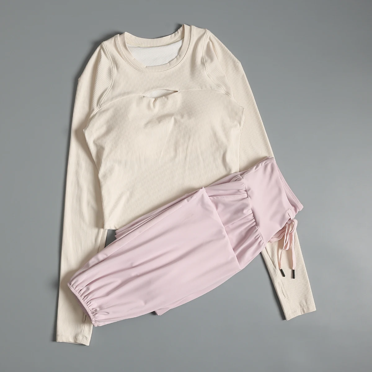 Fashionable running suit for women spring slim fit and slim high-end yoga suit long sleeve professional running training
Fashionable running suit for women spring slim fit and slim high-end yoga suit long sleeve professional running training