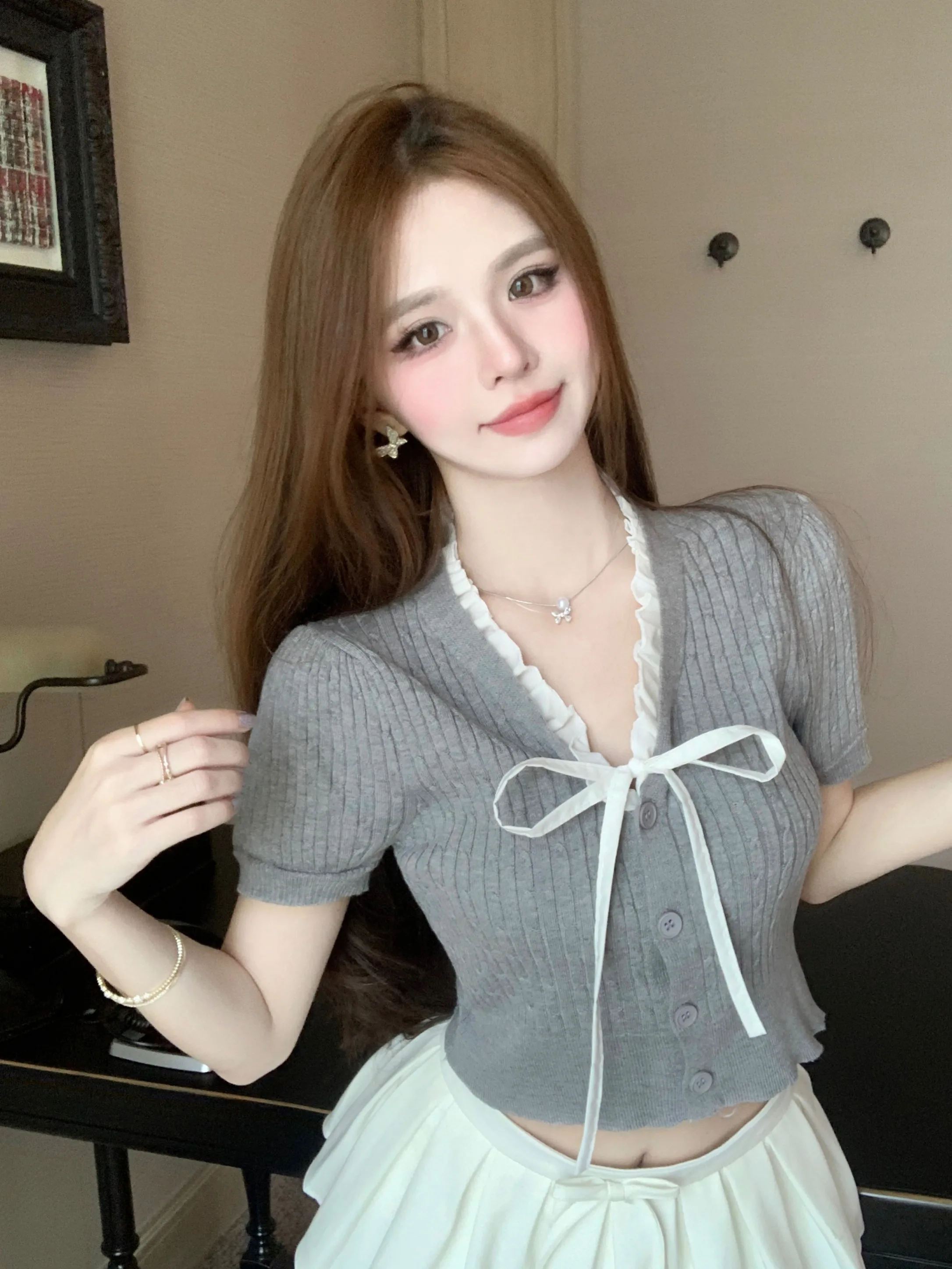 Chic Knitted Top Women's Sweet Tied V-Neck Short Sleeve Fashionable Summer Design Sense Korean Style Commute Pear Body Type
Chic Knitted Top Women's Sweet Tied V-Neck Short Sleeve Fashionable Summer Design Sense Korean Style Commute Pear Body Type