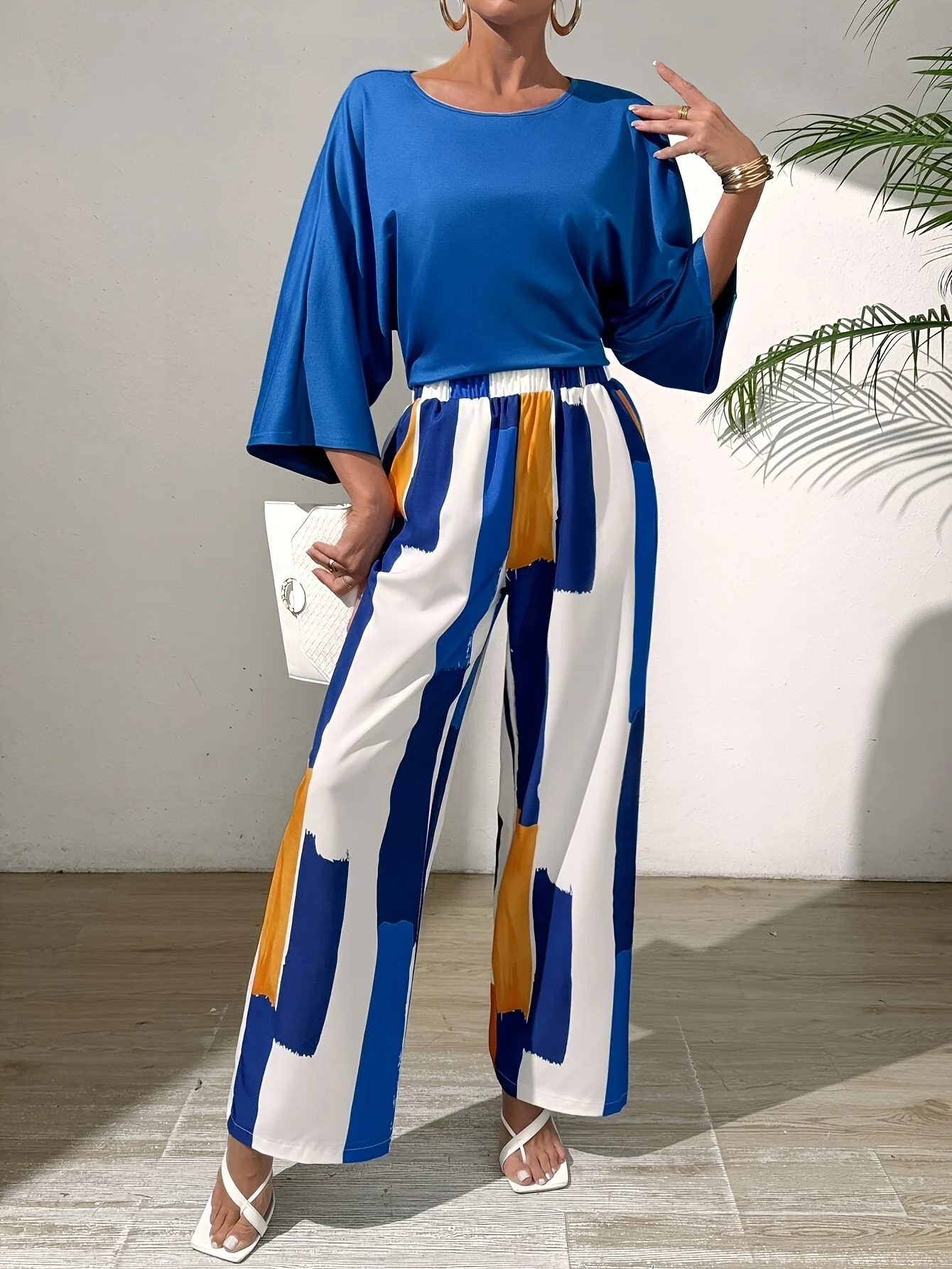 Spring/Fall Long-Length Geometric Print Pants and Long-Sleeve T-Shirt, a blend of casual and elegant styles
Spring/Fall Long-Length Geometric Print Pants and Long-Sleeve T-Shirt, a blend of casual and elegant styles