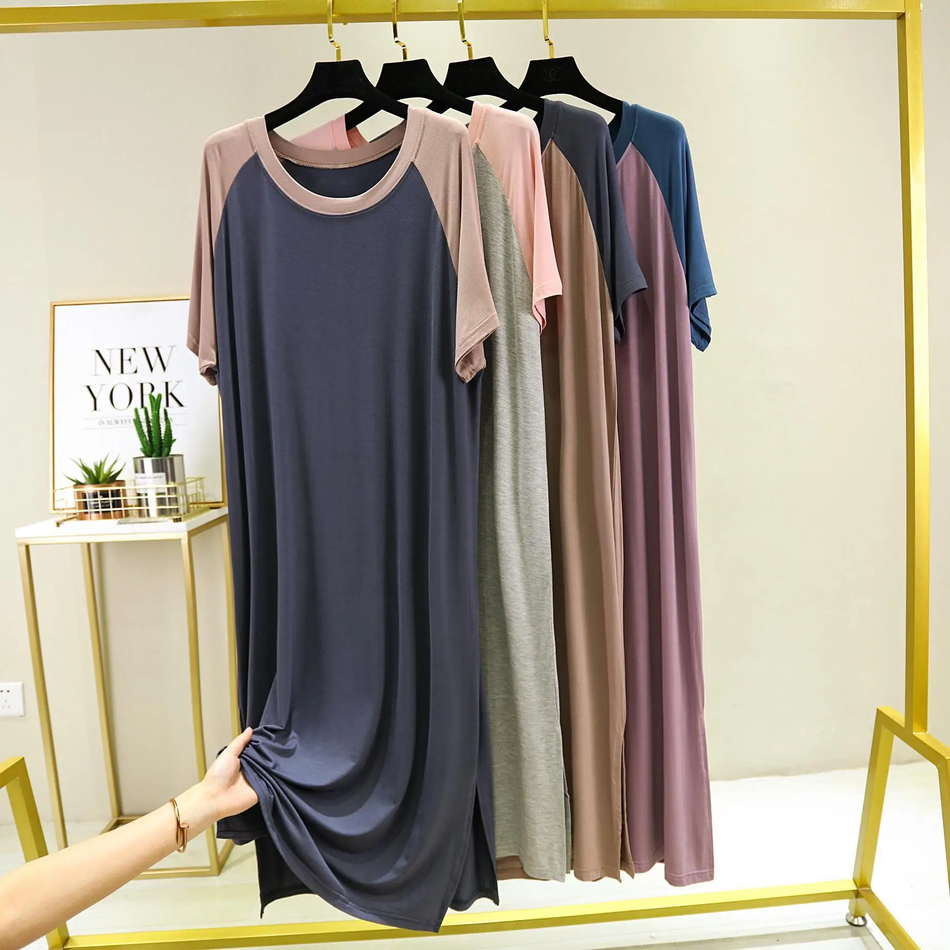 2023 New Women's Sleepwear Short Sleeve Onesie Long Dress Loose Home Clothes Comfortable Polyester Fiber All Seasons
2023 New Women's Sleepwear Short Sleeve Onesie Long Dress Loose Home Clothes Comfortable Polyester Fiber All Seasons