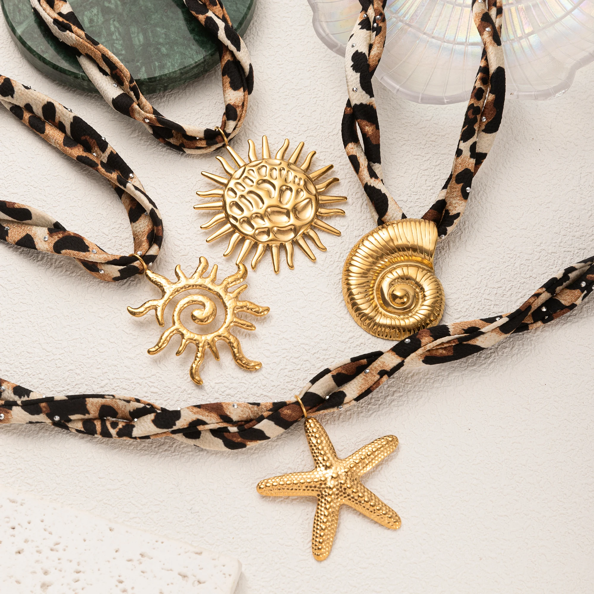 Ins high-end leopard print velvet rope necklace ocean series conch sea urchin starfish pendant electroplated gold color
Ins high-end leopard print velvet rope necklace ocean series conch sea urchin starfish pendant electroplated gold color