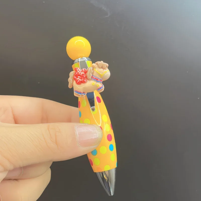 Bowling Pen Creative Fat Pen Year Of The Horse New Cute Ballpoint Pen Girl's Heart Pendant Pen High Beauty Pony Pen 0.7mm
Bowling Pen Creative Fat Pen Year Of The Horse New Cute Ballpoint Pen Girl's Heart Pendant Pen High Beauty Pony Pen 0.7mm