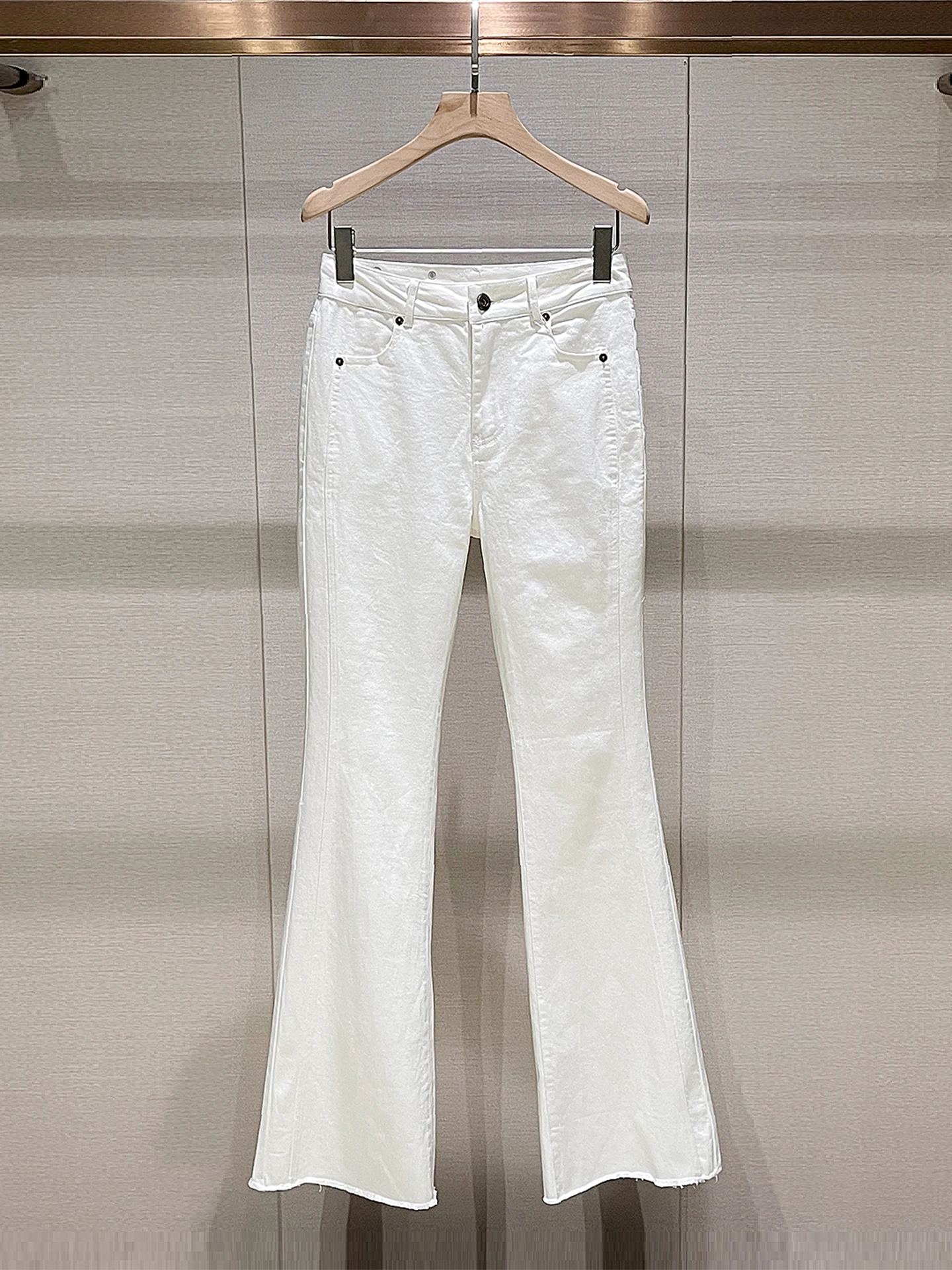 Белые повседневные универсальные женские джинсы Ele с высокой талией, весна 2026, модные новые удобные дышащие джинсы
Белые повседневные универсальные женские джинсы Ele с высокой талией, весна 2026, модные новые удобные дышащие джинсы